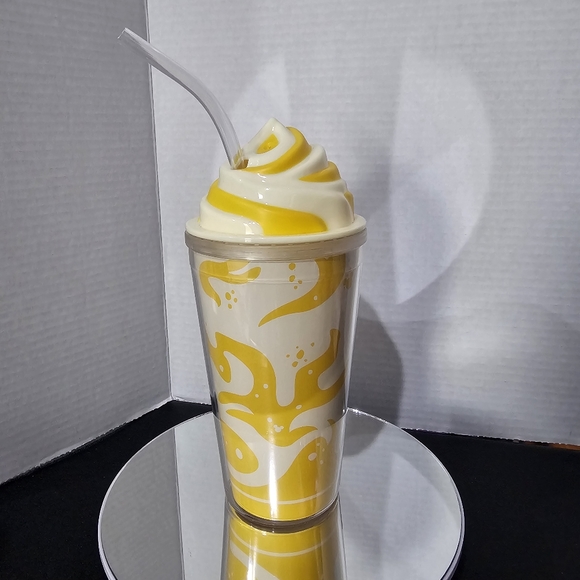 Disney Parks Dole Whip Pineapple Ice Cream 20 Oz Tumbler & Straw READ - Picture 4 of 10